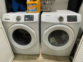 Samsung Front Load Washer and Dryer Set electric