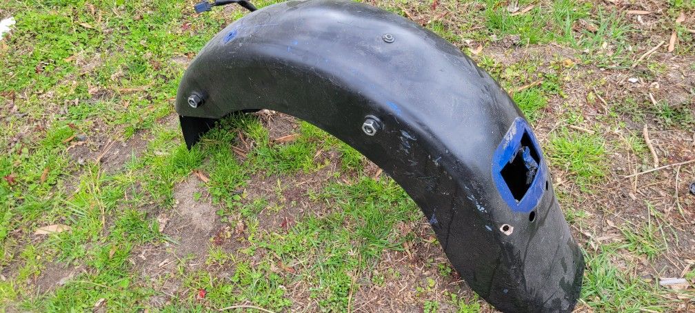 Random Motorcycle Rear Fender (Poss Harley Davidson)
