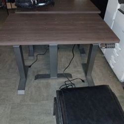 Desky Dual Laminate Sit Stand Desk