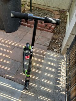 Razor Black Label E90 Electric Scooter + Charger