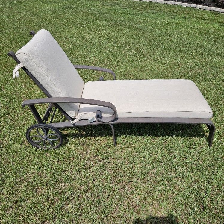 Winston Chaise Lounge Chair