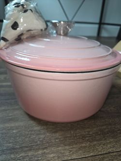 Pink Dutch oven
