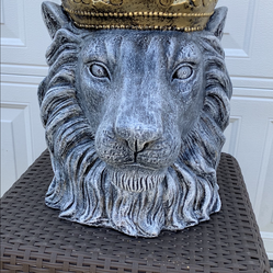 Lion bust planter statue