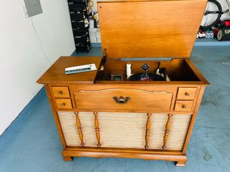 Beautiful Vintage Airline Solid Maple Stereophonic Stereo Console Record Player