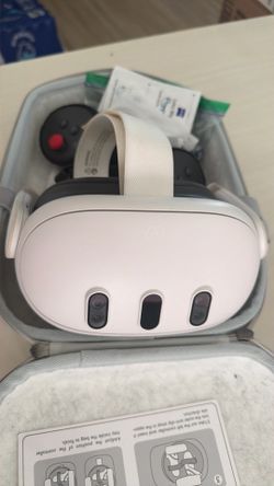 Quest 3 with free carry Case