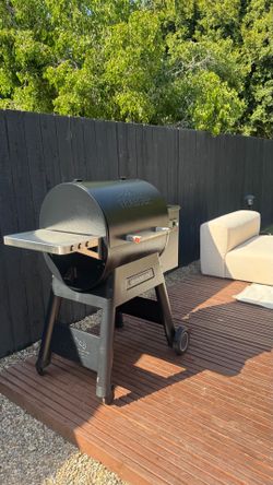 Traeger Ironwood 650 grill smoker bbq with Bluetooth