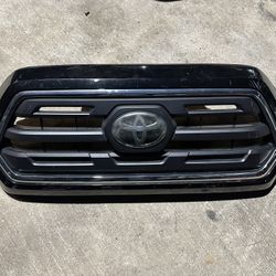 2020-2023 Toyota Tacoma Grille W/Radar Oem