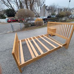 Queen Frame with Slats