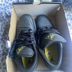 Jordan 1 Low Size 9 Brand 100% Authentic 