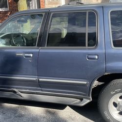 2000 Ford Explorer