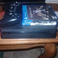 PS4 Slim 1tb With 2 Games 1 Remote 