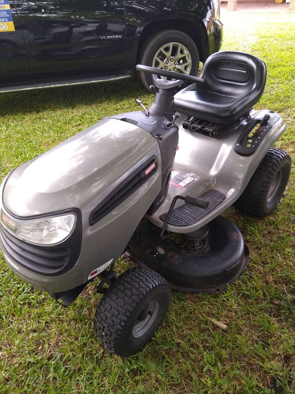 Tractor Craftsman..19 HP..cortadora de cesped.. for Sale in Miami, FL