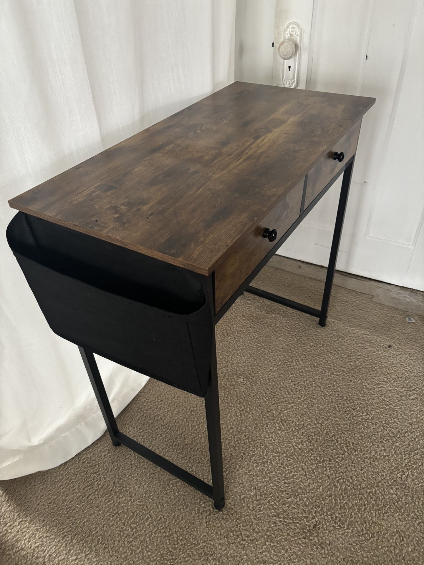 Desk - In Everett 