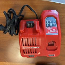 Milwaukee M12/M18 Rapid Charger