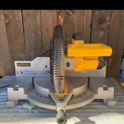 Heavy Duty Table Saw DeWalt