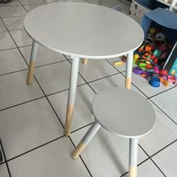 Table For Toddler + 3 Stools