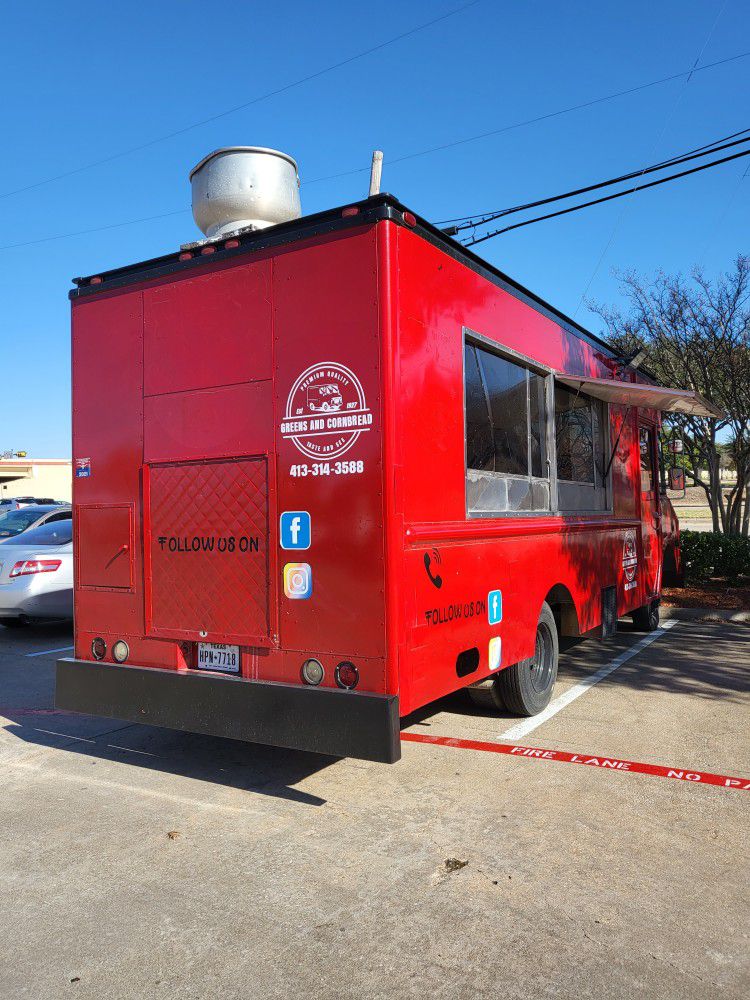 Se vende lonchera y para raspados la traila tiene plancha y para mantener  la comida caliente refigerador con p for Sale in Liberty Hill, TX - OfferUp