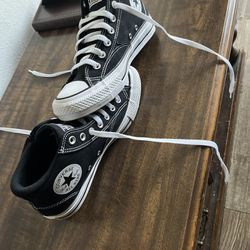 Chuck taylor converse all star, size 9.