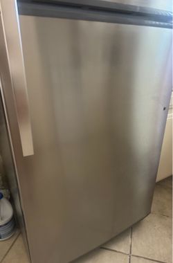 Kenmore Top Freezer Refrigerator – Barely Used, Excellent Condition