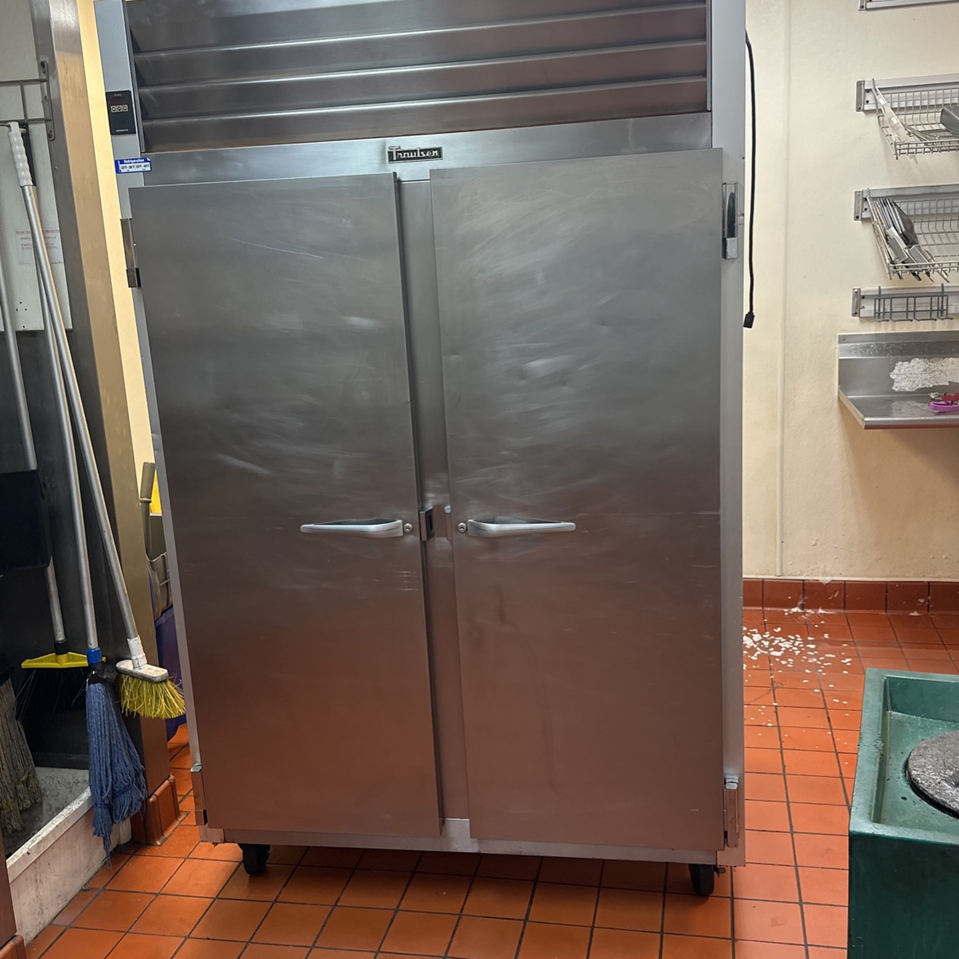 Refrigerator 