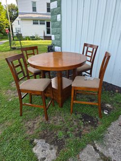 Sturdy wooden dining set includes a round 33" h x 42" Diam Table table and four counter-height chairs (24" seat height)