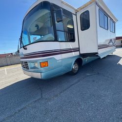 1996 Dolphin 635D   * 1996 FREIGHTLINER 635D*  * 5.9 L * 6 CYL * DIESEL *  * 81271 MILES*  * IT RUNS AND DRIVES GOOD*  * HABLO ESPAŃOL*