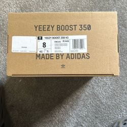 Men’s 8 Yeezy Boost 350/ Yeeree