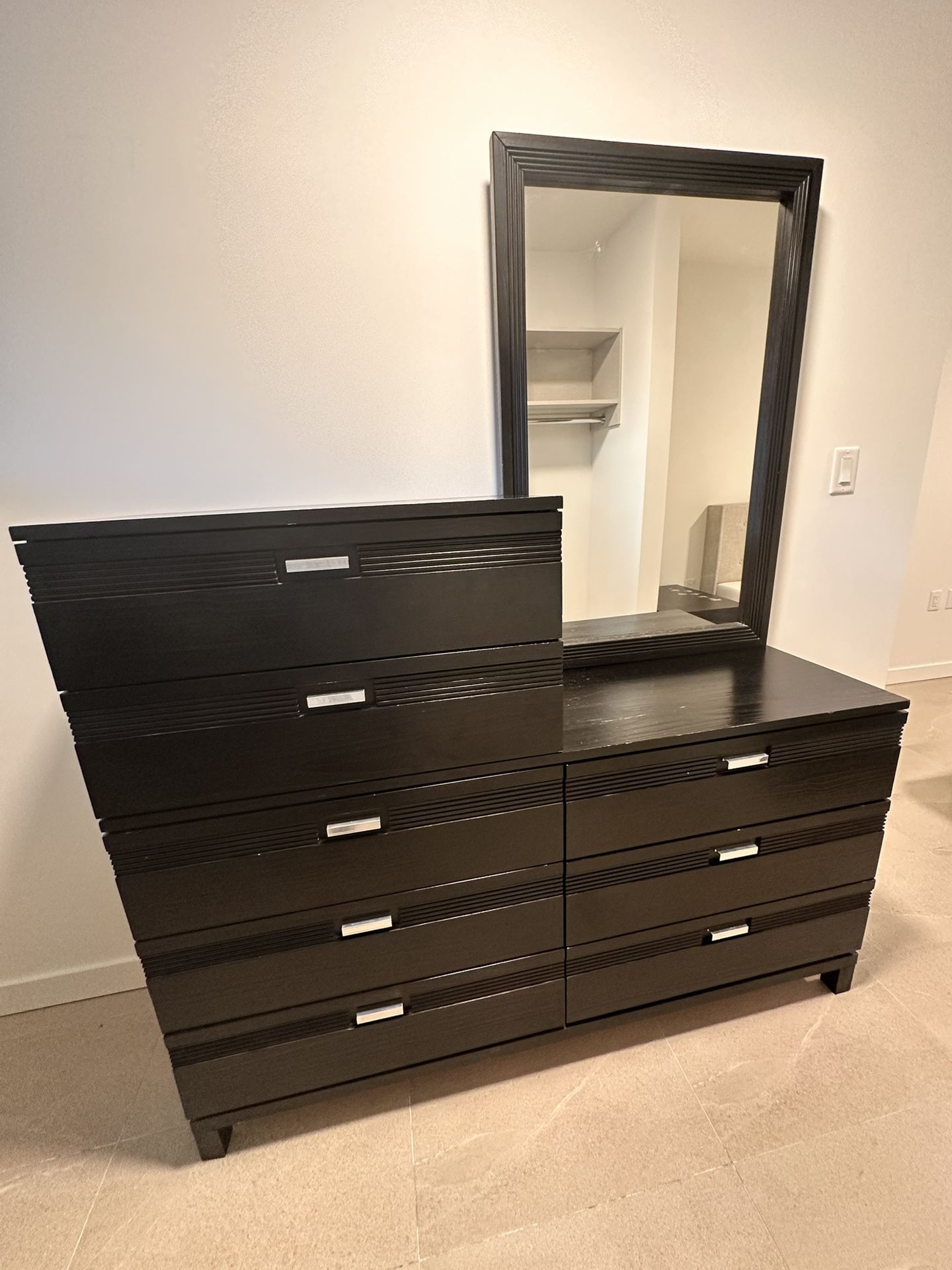 3- Drawer Dresser With Mirror