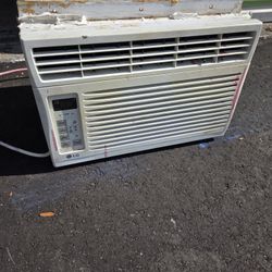 LG Window Ac White Working Well Air Conditioner 