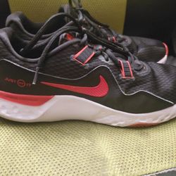 Size 11 Nike Renew Retaliation TR 2 Black University Red-Used
