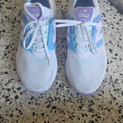 Women's Size 7 Sneakers 