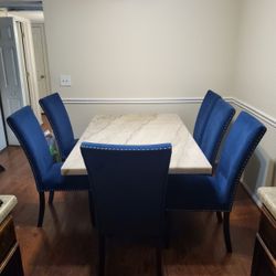 Marble Table Come Pick Up Now $200