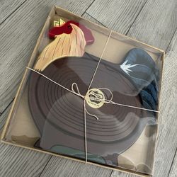 HAWAIIAN MAGIC BASKET  WOODEN ROOSTER  (BREAD BASKET.EGGS) 