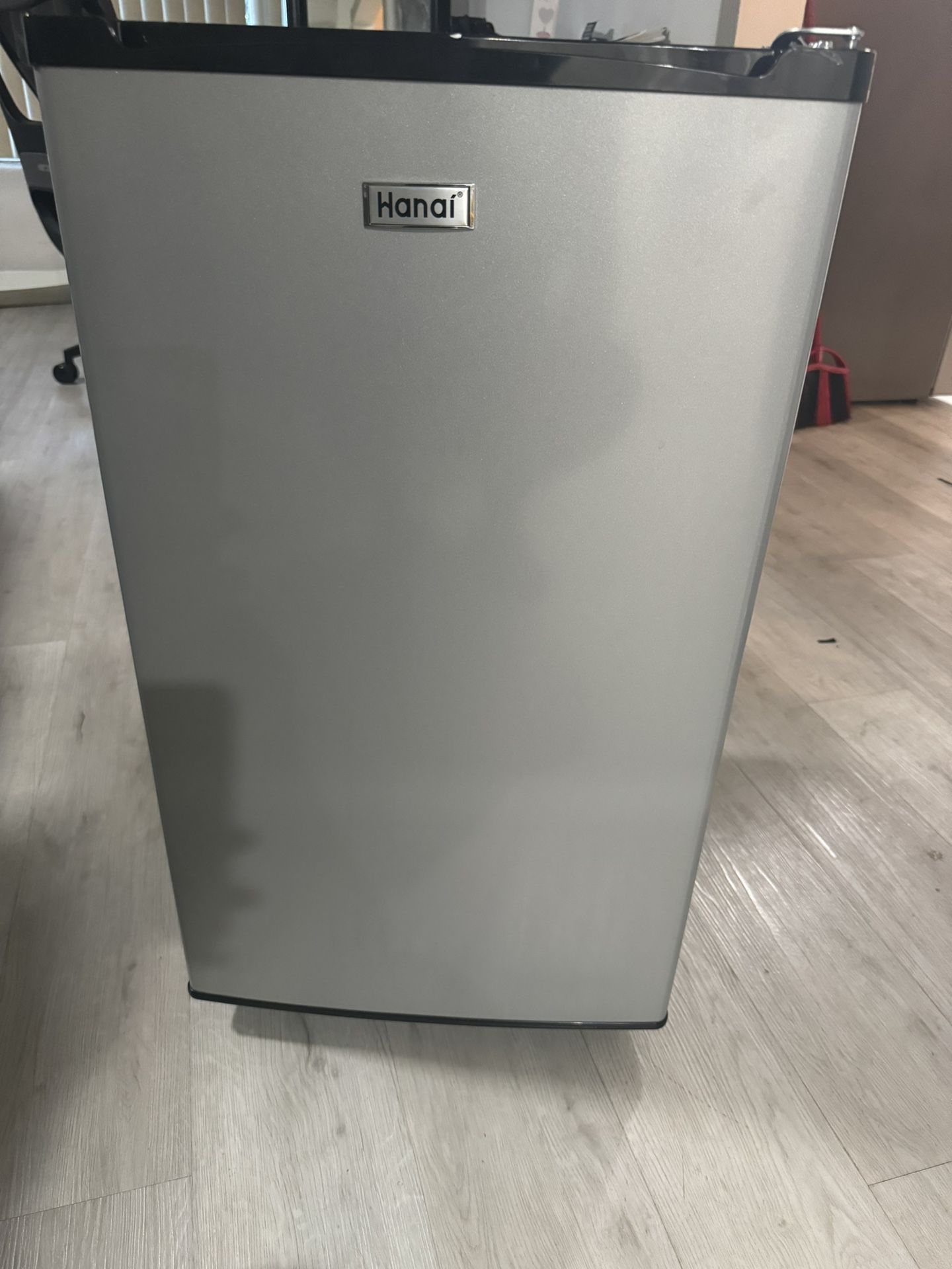 Hanai Mini Fridge