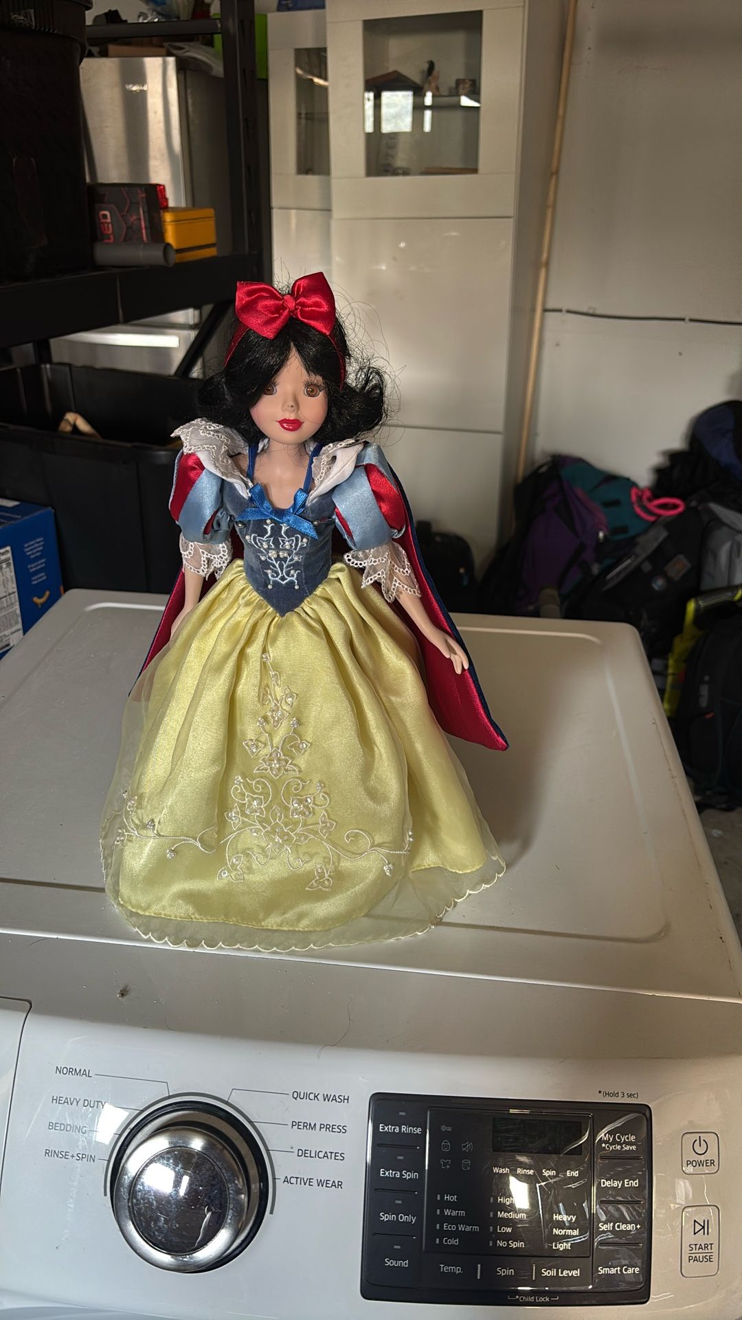 Porcelain Keepsake Snow White W/Stand