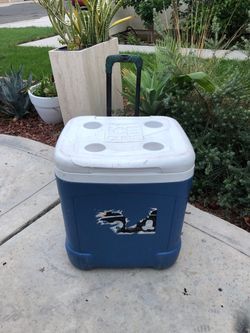 Igloo Ice Cube Rolling Cooler