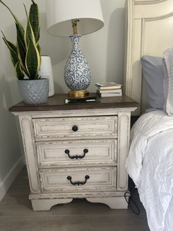 Bedroom Set No Mattress
