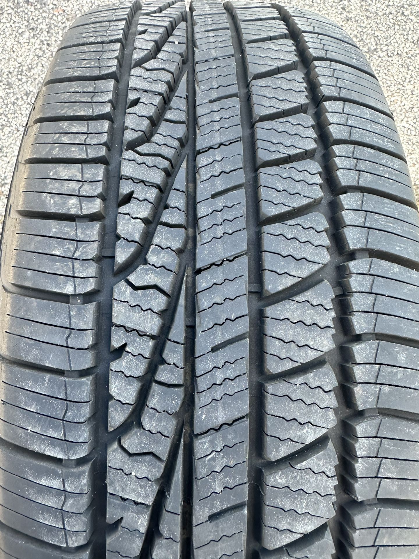(1) Goodyear Tire, 245/60R18 for Sale in Fox River Grove, IL - OfferUp