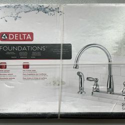 NEW! Delta Faucet 21988LF Two Handle Kitchen Faucet with Spray, Chrome