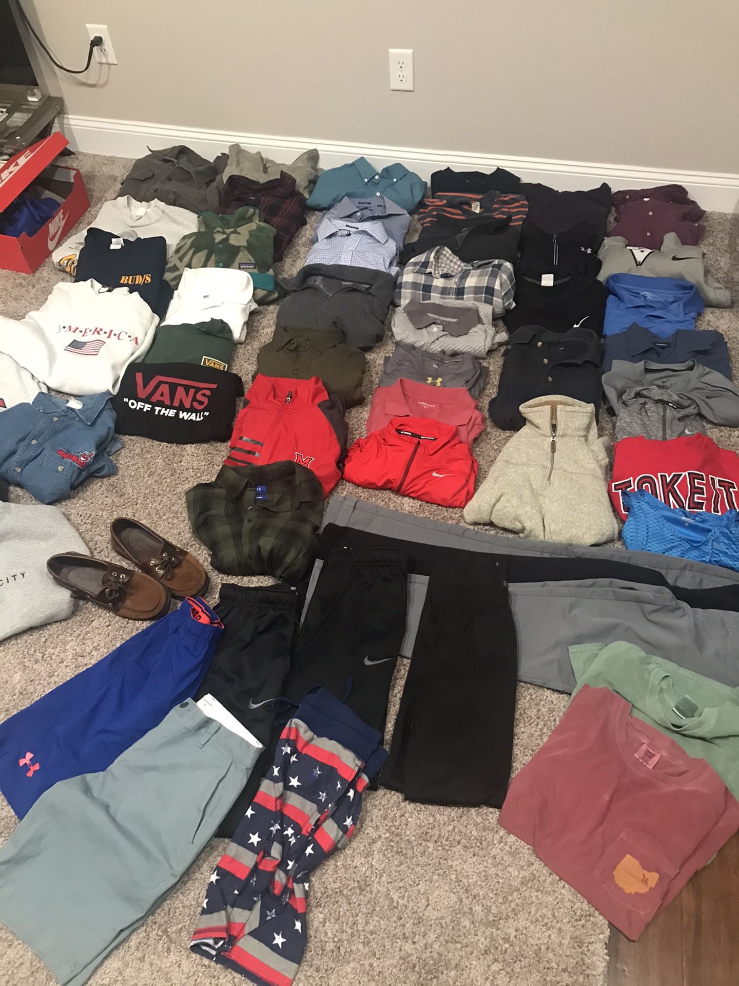 Clark · LOT of (53x Pieces) Men’s clothing + 2 pairs of shoes. Name brands - Patagonia, Nike, Vintage