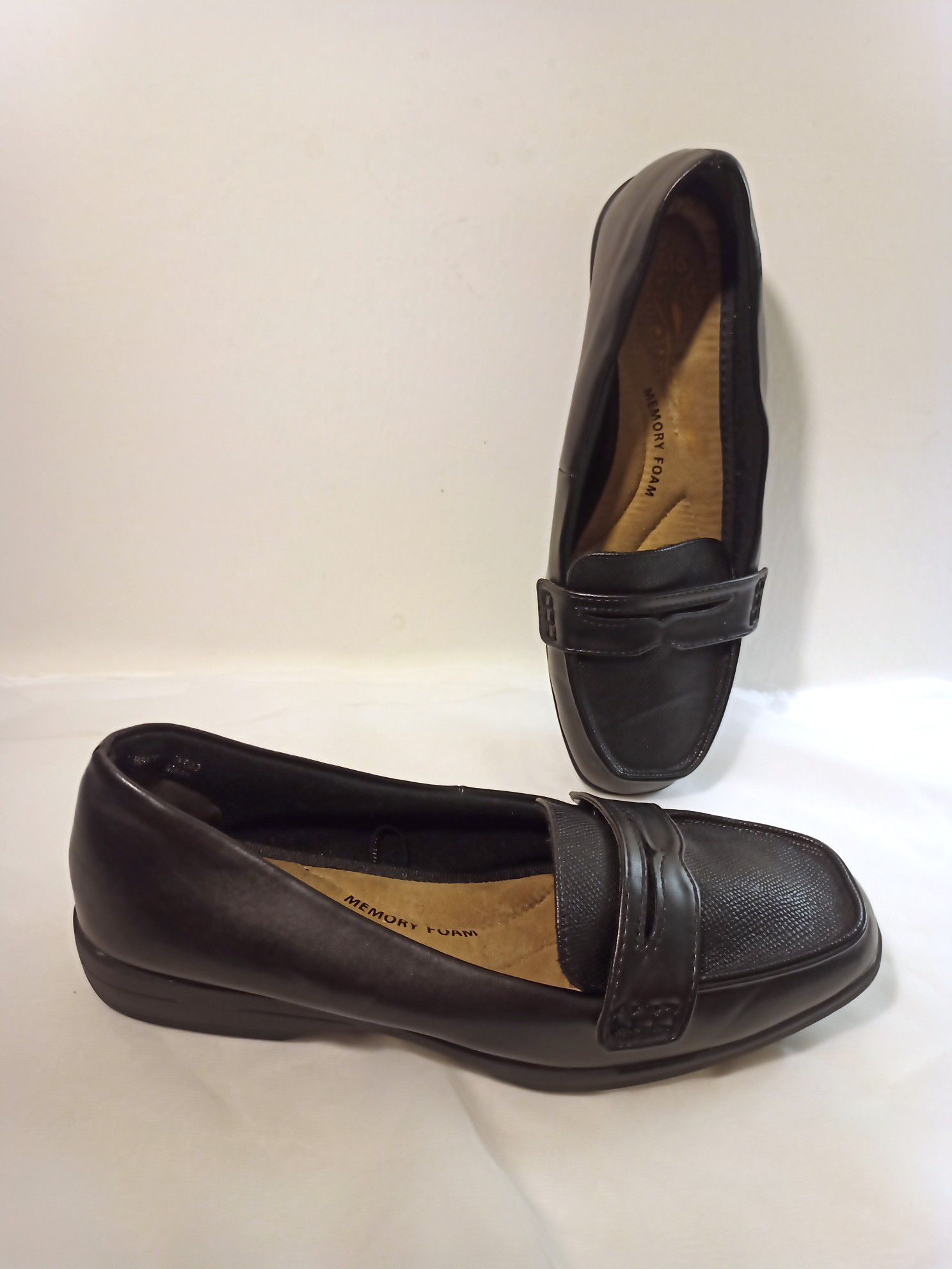 TIME & TRU Black Flat Loafers Women's Size 9W New