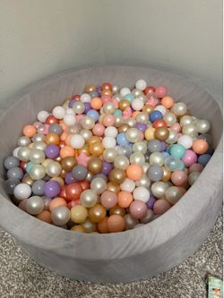 Toddler ball pit with 400+ balls