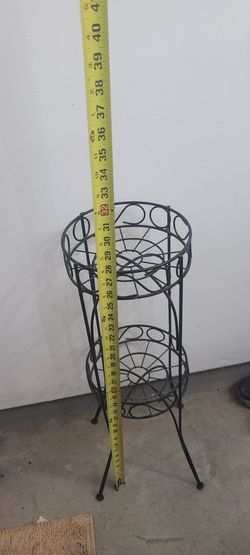 Metal plant stand
