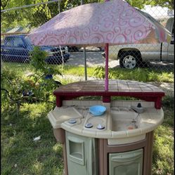 Kids toy bbq island & picnic table