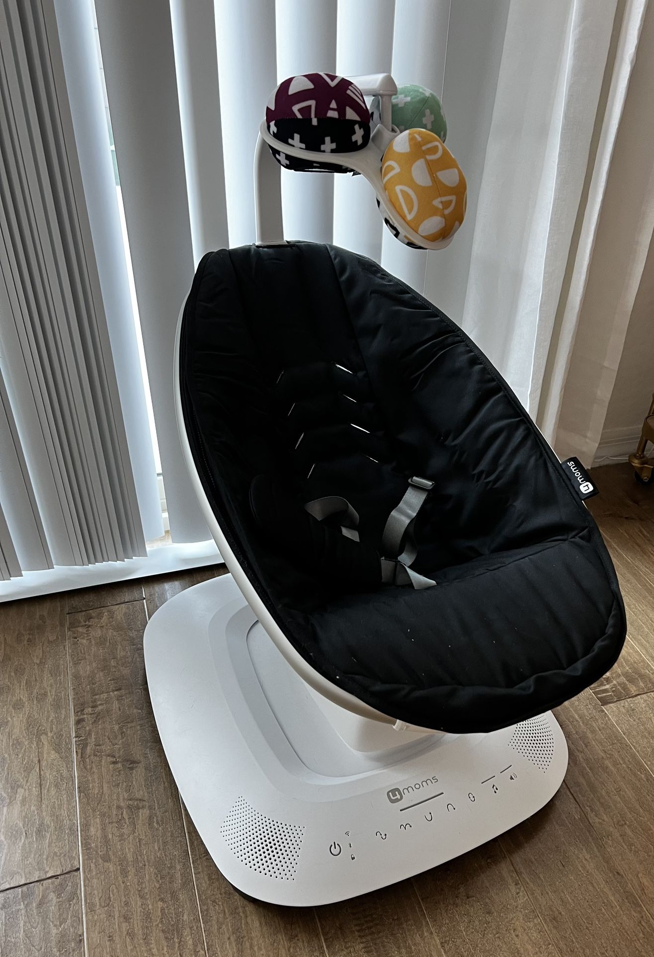 Mamaroo Baby Swing. Multi-motion, Bluetooth For Babies Up To 9 Months