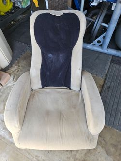 Massage Recliner Chair - https://offerup.com/redirect/?o=aS5Kb3k=