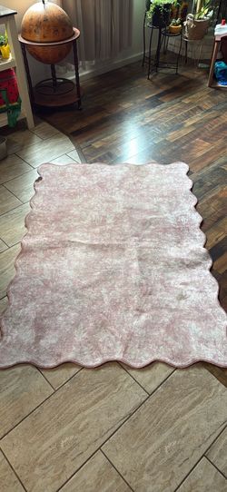Viral 5x7 pink rug 25$
