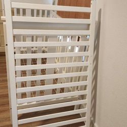 Crib/Toddler bed frame 