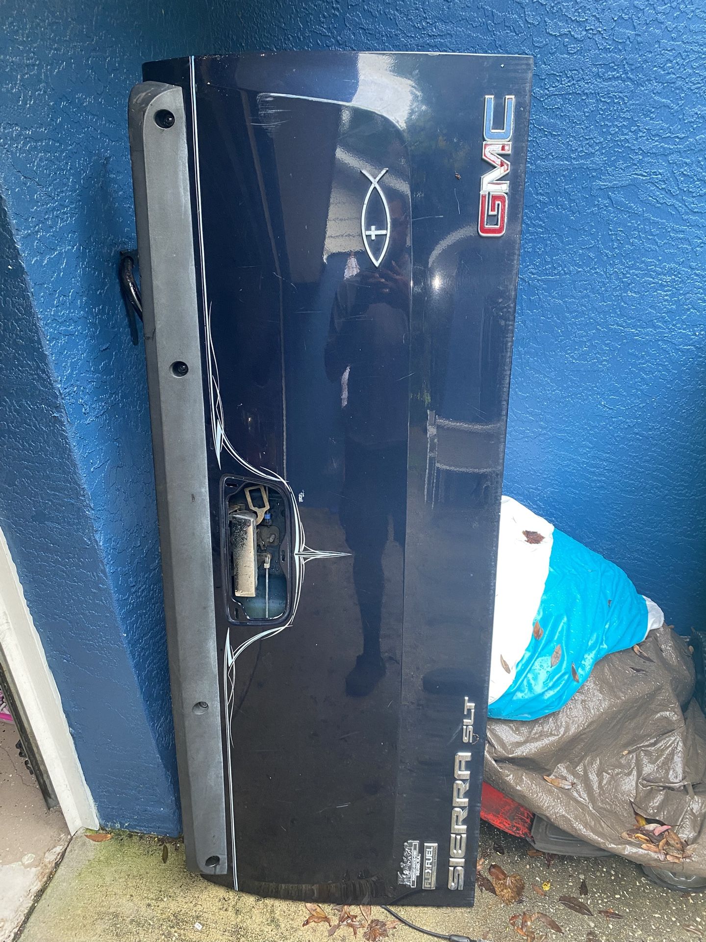 06-12 GMC Sierra Tailgate 