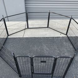 Brand New in Box – 8 Panel Dog Fence